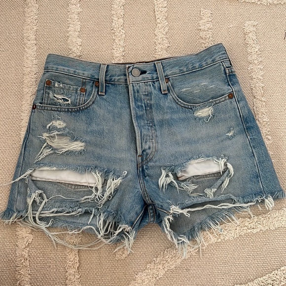 levis 501 high waisted jean shorts - Picture 4 of 4